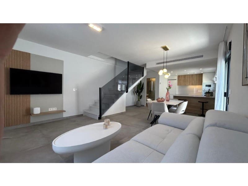3 slaapkamer Halfvrijstaande villa te koop in Pilar de la Horadada - € 299.900 (Ref: 9876261)
