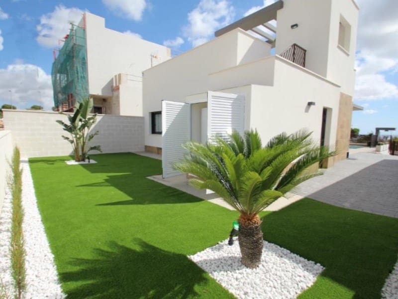 3 slaapkamer Villa te koop in San Miguel de Salinas met zwembad - € 630.000 (Ref: 9878727)