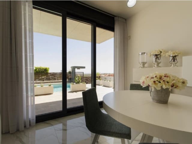 3 slaapkamer Villa te koop in San Miguel de Salinas met zwembad - € 630.000 (Ref: 9878727)