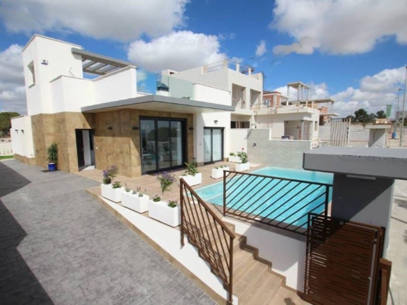 3 slaapkamer Villa te koop in San Miguel de Salinas met zwembad - € 630.000 (Ref: 9878727)