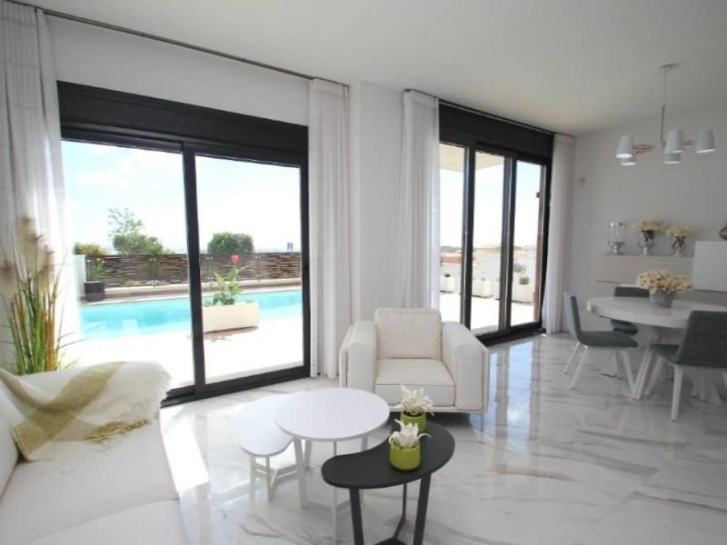 3 slaapkamer Villa te koop in San Miguel de Salinas met zwembad - € 630.000 (Ref: 9878727)