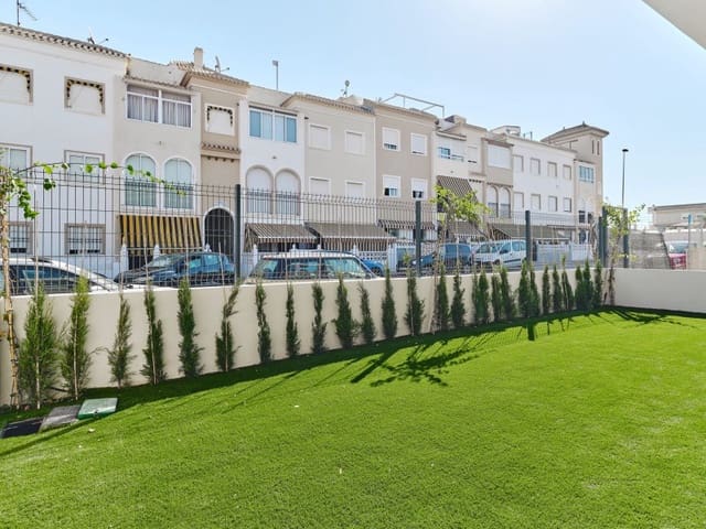 Bungalow de 2 habitaciones en La Veleta, Torrevieja en venta con piscina - 380.000 € (Ref: 9881844)