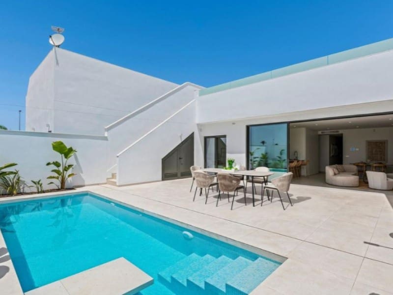 3 soverom Villa til salgs i Los Alcazares med svømmebasseng - € 519 900 (Ref: 9881853)