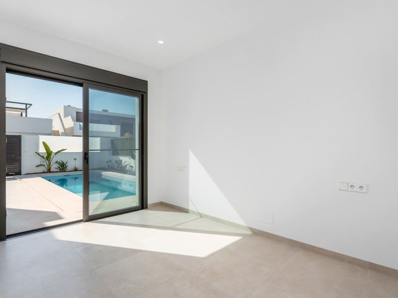 Pareado de 3 habitaciones en Los Alcázares en venta con piscina - 504.300 € (Ref: 9884695)