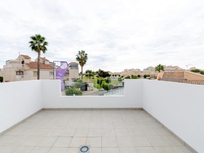 3 quarto Moradia para venda em Torrevieja com piscina - 424 000 € (Ref: 9890318)