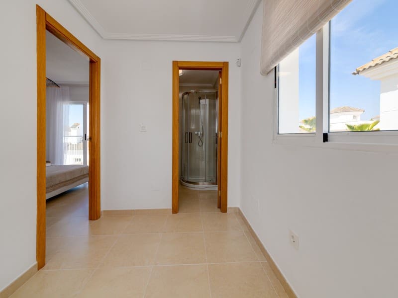 Chalet de 3 habitaciones en San Fulgencio en venta - 275.000 € (Ref: 9894405)