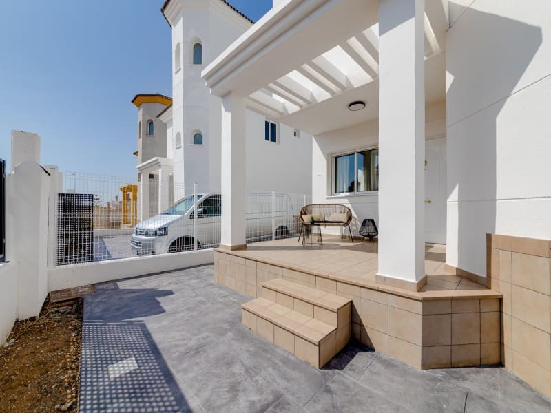 Chalet de 3 habitaciones en San Fulgencio en venta - 275.000 € (Ref: 9894405)