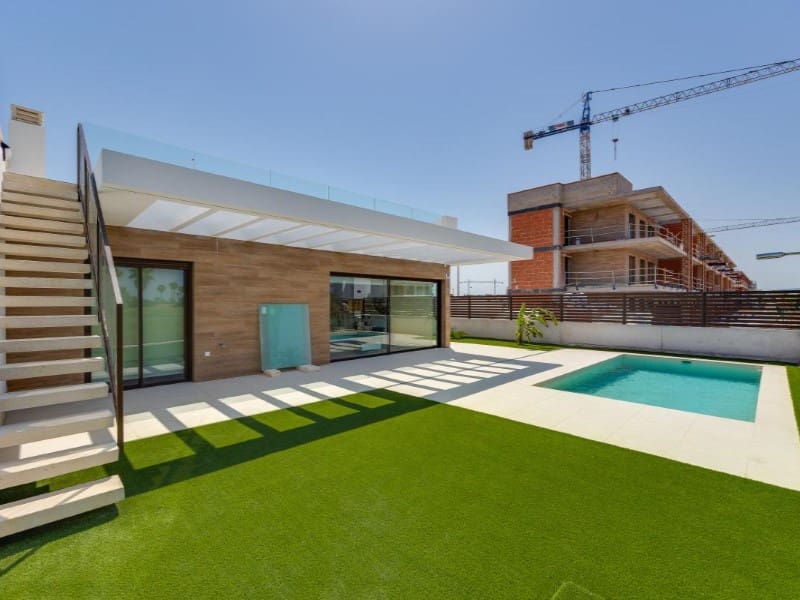 4 bedroom Villa for sale in Los Alcazares with pool garage - € 695,000 (Ref: 9900625)