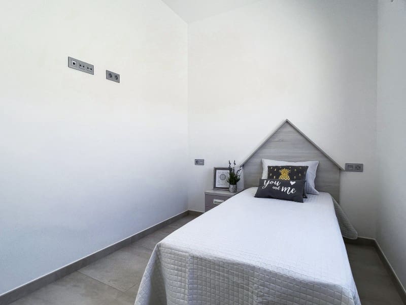 3 bedroom Villa for sale in Pinar de Campoverde with pool - € 422,500 (Ref: 9915717)