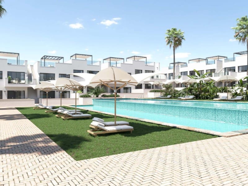 2 soveværelse Bungalow til salg i Torrevieja med swimmingpool - € 299.900 (Ref: 9927294)