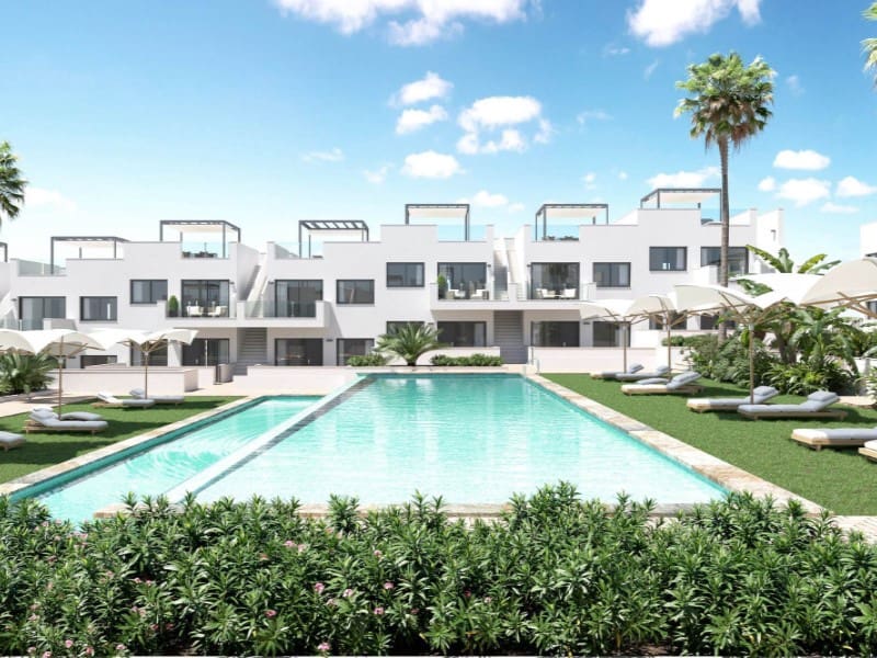 2 soveværelse Bungalow til salg i Torrevieja med swimmingpool - € 299.900 (Ref: 9927294)