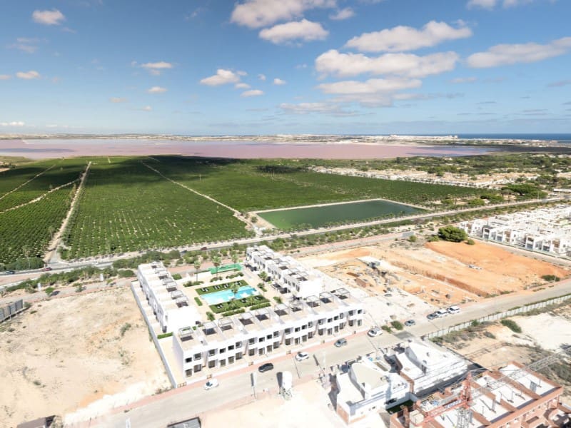 2 soveværelse Bungalow til salg i Torrevieja med swimmingpool - € 299.900 (Ref: 9927294)