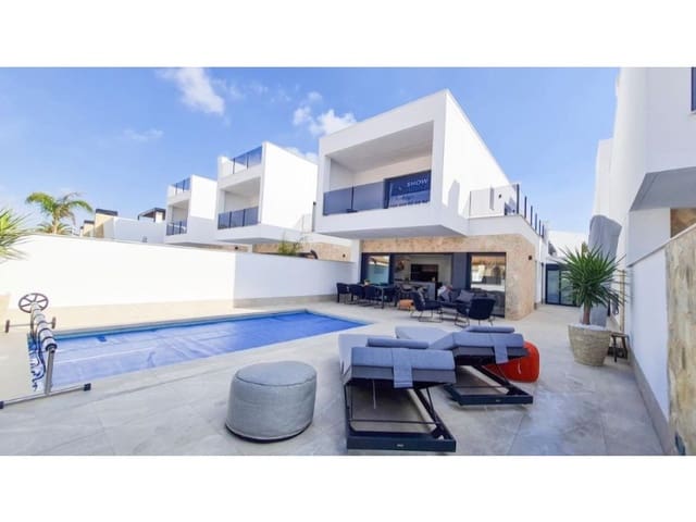 3 sypialnia Willa na sprzedaż w San Pedro del Pinatar ciudad, San Pedro del Pinatar z basenem - 445 000 € (Ref: 9927329)
