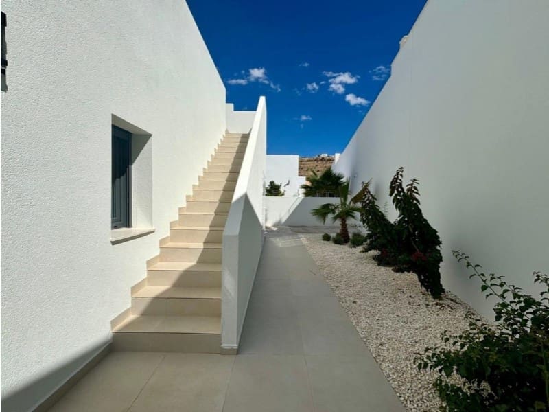 3 bedroom Villa for sale in Rojales with pool - € 504,000 (Ref: 9947821)