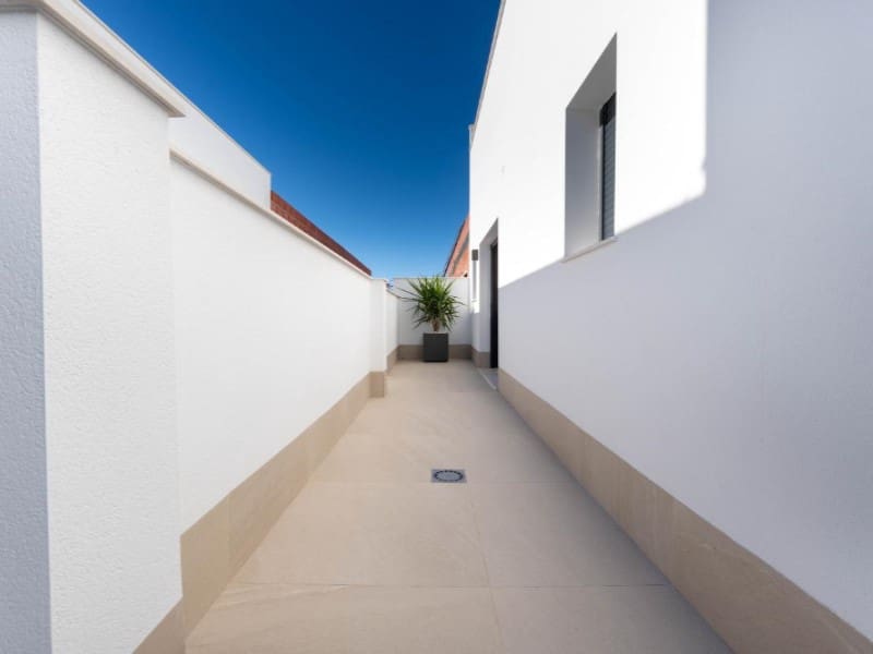 4 bedroom Villa for sale in San Pedro del Pinatar with pool - € 890,000 (Ref: 9955916)