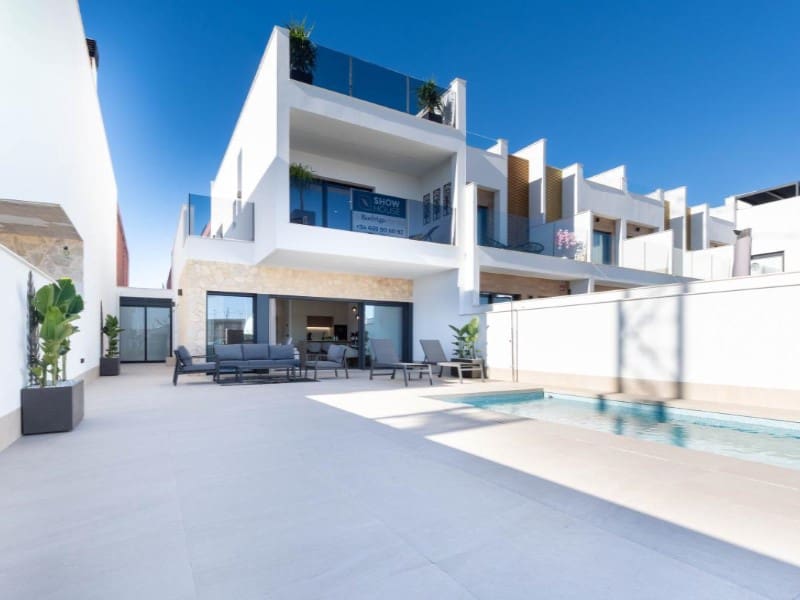 4 bedroom Villa for sale in San Pedro del Pinatar with pool - € 890,000 (Ref: 9955916)