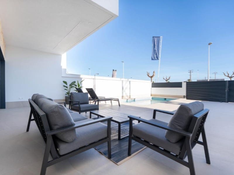 4 bedroom Villa for sale in San Pedro del Pinatar with pool - € 890,000 (Ref: 9955916)