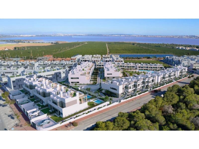 Bungalow de 3 habitaciones en Torrevieja en venta con piscina - 371.000 € (Ref: 9959702)