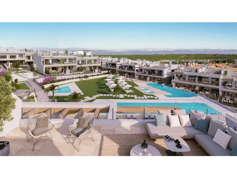 Bungalow de 3 habitaciones en Torrevieja en venta con piscina - 371.000 € (Ref: 9959702)