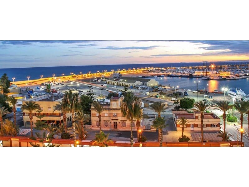 Bungalow de 3 habitaciones en Torrevieja en venta con piscina - 371.000 € (Ref: 9959702)