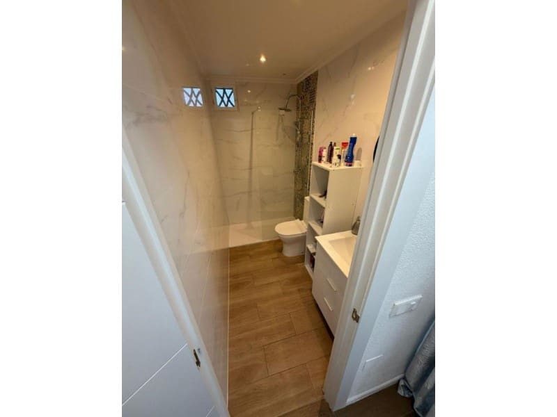 2 soveværelse Lejlighed til salg i Torrevieja med swimmingpool - € 179.000 (Ref: 9977264)