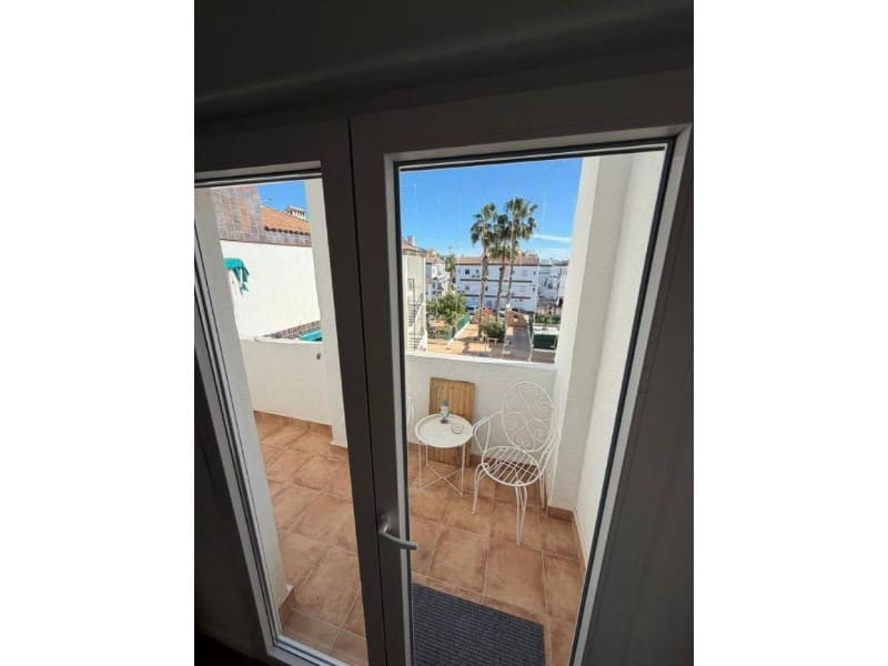 2 soveværelse Lejlighed til salg i Torrevieja med swimmingpool - € 179.000 (Ref: 9977264)