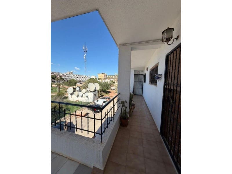 2 soveværelse Lejlighed til salg i Torrevieja med swimmingpool - € 179.000 (Ref: 9977264)
