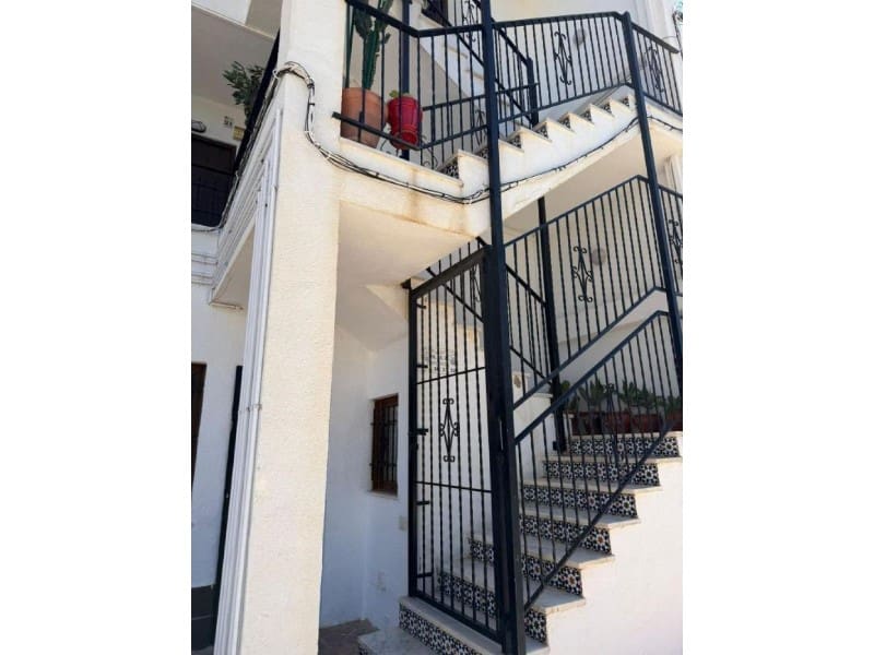 2 soveværelse Lejlighed til salg i Torrevieja med swimmingpool - € 179.000 (Ref: 9977264)