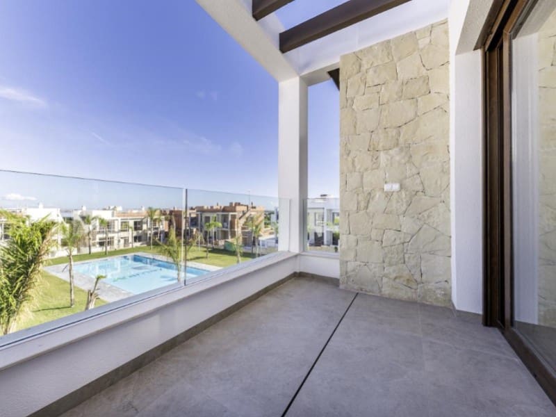 Apartamento de 3 habitaciones en Torrevieja en venta con piscina - 330.000 € (Ref: 9977265)