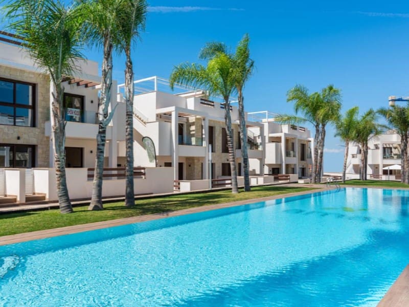 Apartamento de 3 habitaciones en Torrevieja en venta con piscina - 330.000 € (Ref: 9977265)