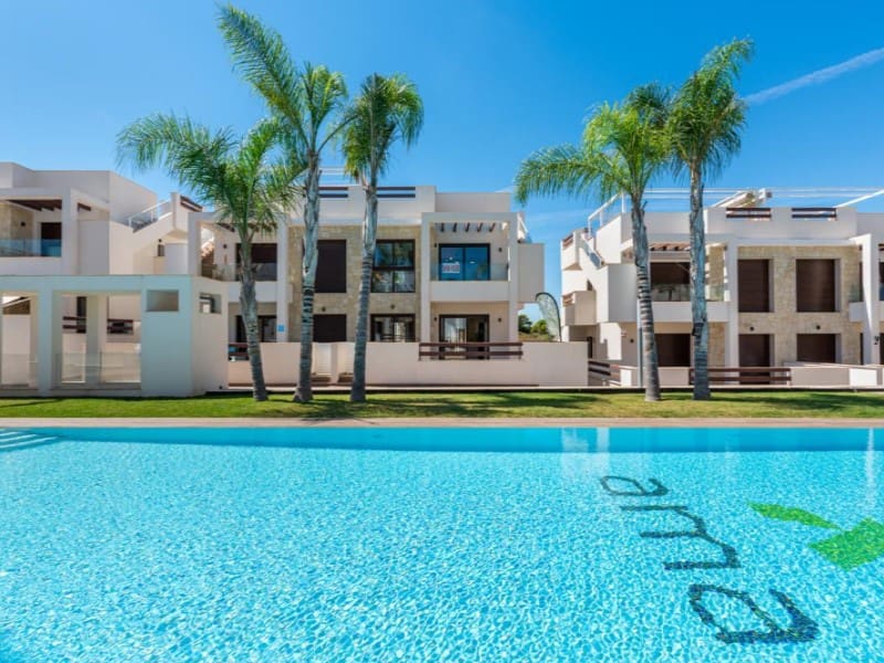 Apartamento de 3 habitaciones en Torrevieja en venta con piscina - 330.000 € (Ref: 9977265)