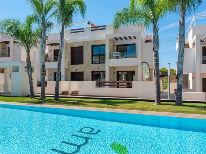 Apartamento de 3 habitaciones en Torrevieja en venta con piscina - 330.000 € (Ref: 9977265)