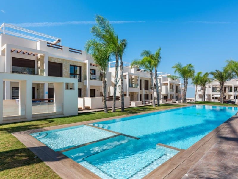 Apartamento de 3 habitaciones en Torrevieja en venta con piscina - 330.000 € (Ref: 9977265)