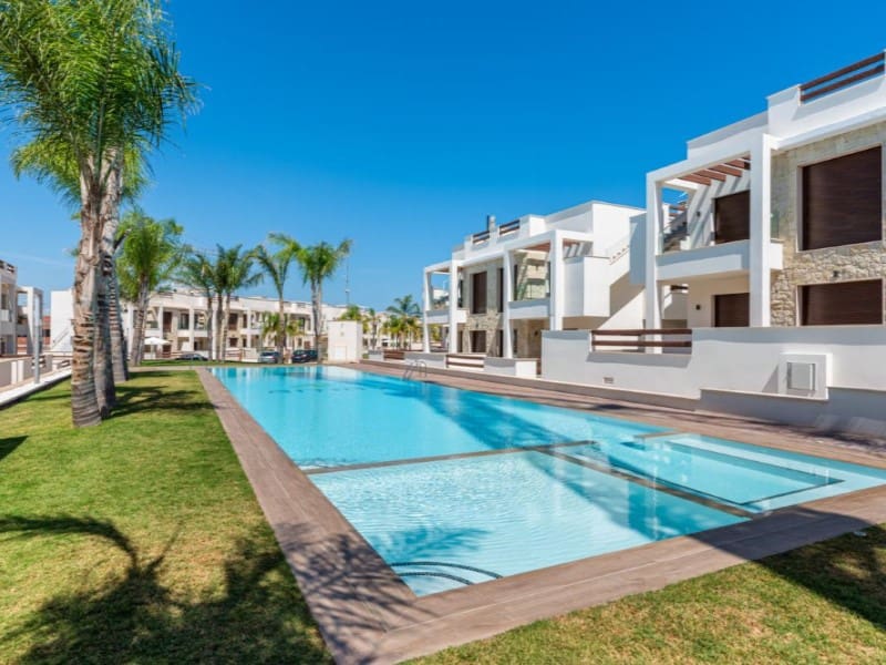 Apartamento de 3 habitaciones en Torrevieja en venta con piscina - 330.000 € (Ref: 9977265)