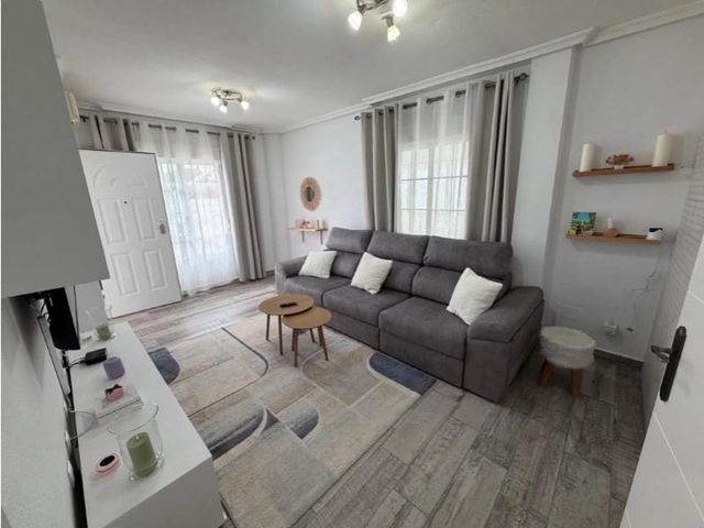 3 slaapkamer Halfvrijstaande villa te koop in Orihuela ciudad, Orihuela - € 279.000 (Ref: 9980462)