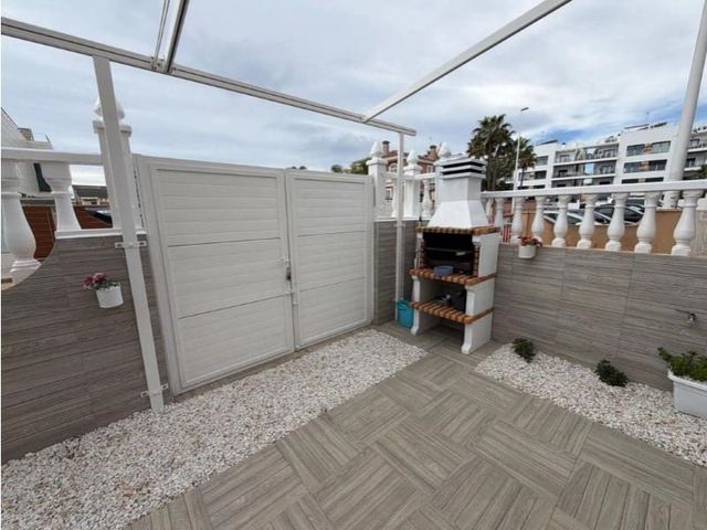3 slaapkamer Halfvrijstaande villa te koop in Orihuela ciudad, Orihuela - € 279.000 (Ref: 9980462)