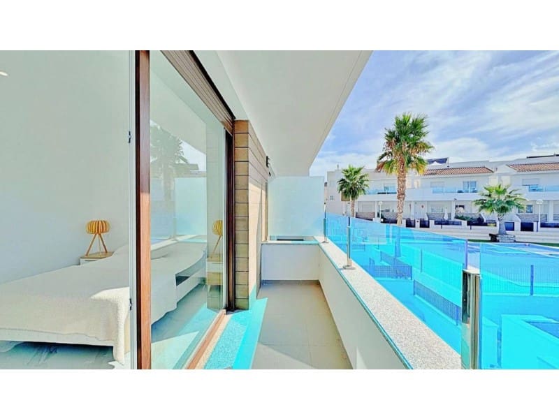 Pareado de 3 habitaciones en Torrevieja en venta con piscina - 310.000 € (Ref: 9984869)