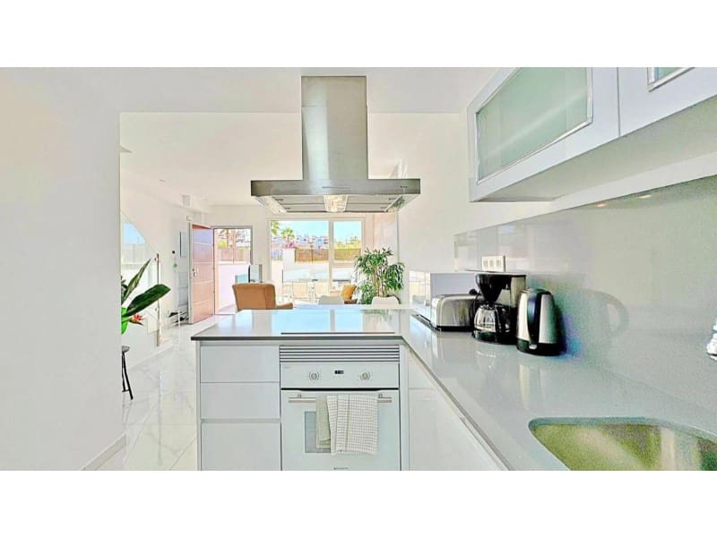 Pareado de 3 habitaciones en Torrevieja en venta con piscina - 310.000 € (Ref: 9984869)