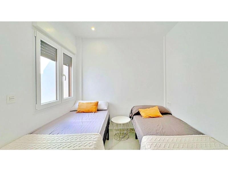 Pareado de 3 habitaciones en Torrevieja en venta con piscina - 310.000 € (Ref: 9984869)