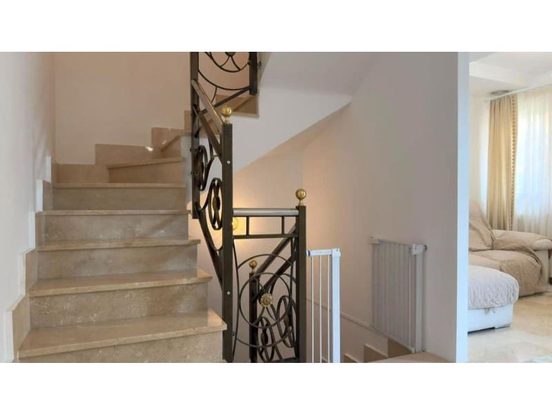 5 soveværelse Semi-Rækkehus til salg i San Juan de Alicante / Sant Joan d'Alacant med swimmingpool - € 500.000 (Ref: 9984876)