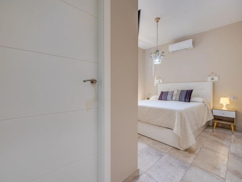 3 sovrum Semi-fristående Villa till salu i Torrevieja - 350 000 € (Ref: 9984877)