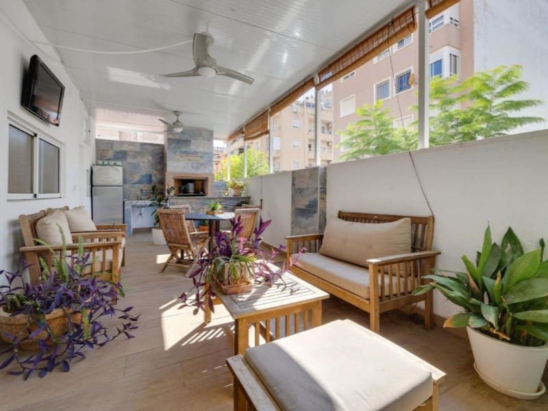 3 sovrum Semi-fristående Villa till salu i Torrevieja - 350 000 € (Ref: 9984877)
