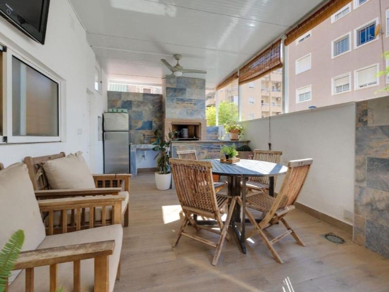 3 sovrum Semi-fristående Villa till salu i Torrevieja - 350 000 € (Ref: 9984877)