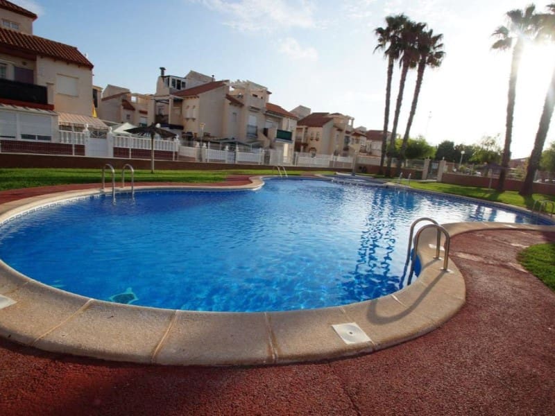 2 Zimmer Doppelhaus zu verkaufen in Playa Flamenca mit Pool - 149.000 € (Ref: 9984879)