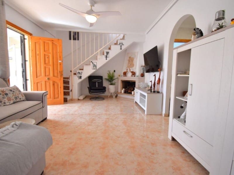 2 sovrum Semi-fristående Villa till salu i Playa Flamenca med pool - 225 000 € (Ref: 9984882)
