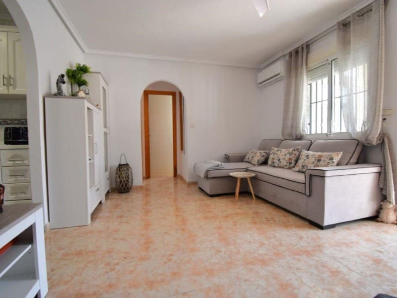 2 sovrum Semi-fristående Villa till salu i Playa Flamenca med pool - 225 000 € (Ref: 9984882)