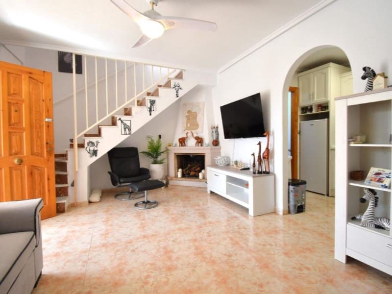 2 sovrum Semi-fristående Villa till salu i Playa Flamenca med pool - 225 000 € (Ref: 9984882)