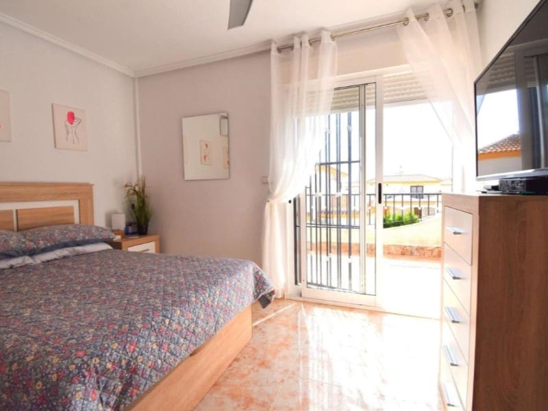 2 sovrum Semi-fristående Villa till salu i Playa Flamenca med pool - 225 000 € (Ref: 9984882)