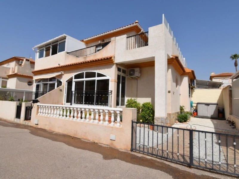 2 sovrum Semi-fristående Villa till salu i Playa Flamenca med pool - 225 000 € (Ref: 9984882)