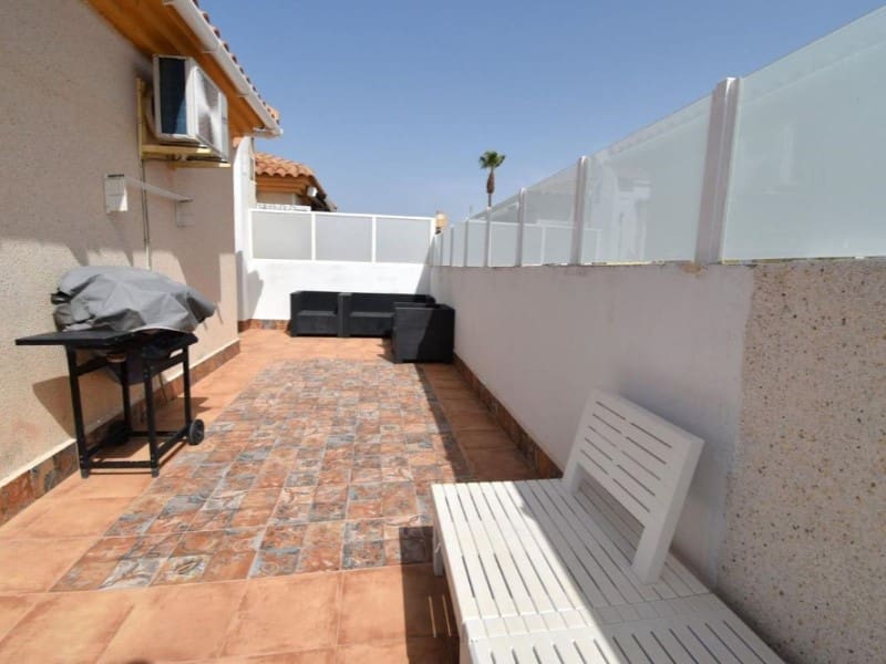 2 sovrum Semi-fristående Villa till salu i Playa Flamenca med pool - 225 000 € (Ref: 9984882)